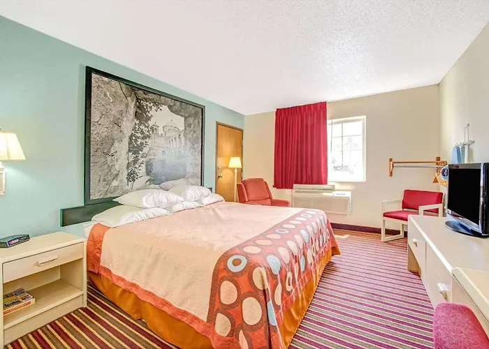 Super 8 By Wyndham San Antonio/Fiesta
